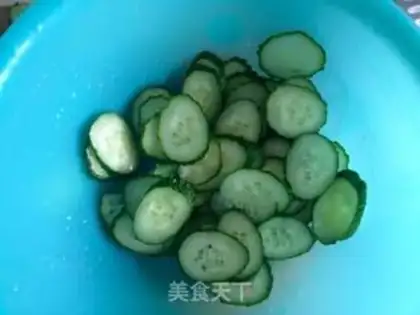 Make Shrimp leather cucumber egg soup step 5