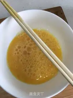 Make Eggs and onions step 0
