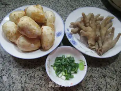 Make Chicken claw potato soup step 0