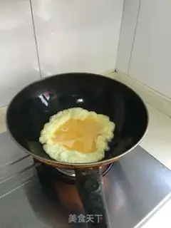 Make Eggs and onions step 1