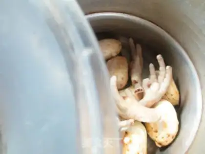 Make Chicken claw potato soup step 2