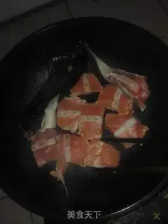 Make Fried salmon bones step 1