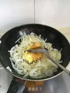 Make Eggs and onions step 6
