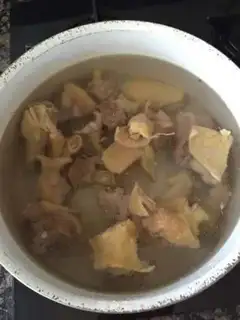 Make Red-tree mushroom chicken soup step 2