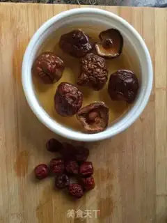 Make Red-tree mushroom chicken soup step 3