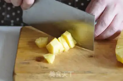 Make pineapple shrimp ball step 1
