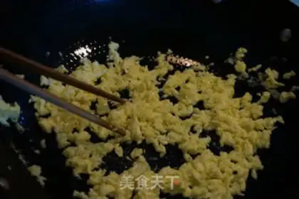 Make Frozen sauce, egg fried rice step 2