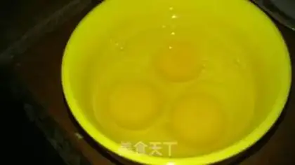 Make Scrambled eggs step 2