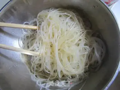 Make Fans chopping peppers, silk melons step 0
