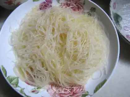 Make Fans chopping peppers, silk melons step 1