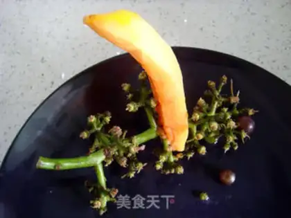 Make Peacock Opens a fruit platter step 0