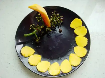 Make Peacock Opens a fruit platter step 2