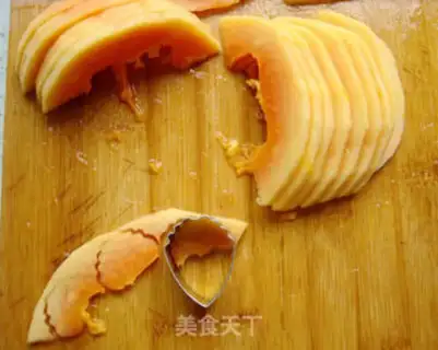 Make Peacock Opens a fruit platter step 3