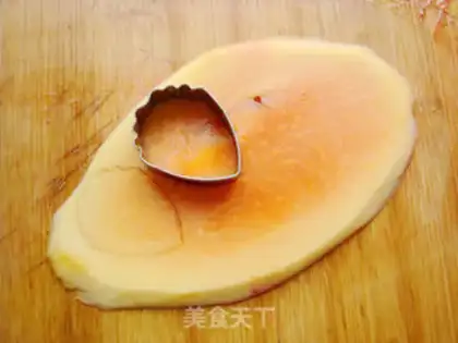 Make Peacock Opens a fruit platter step 6