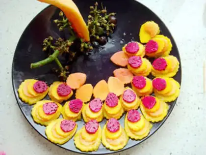 Make Peacock Opens a fruit platter step 7