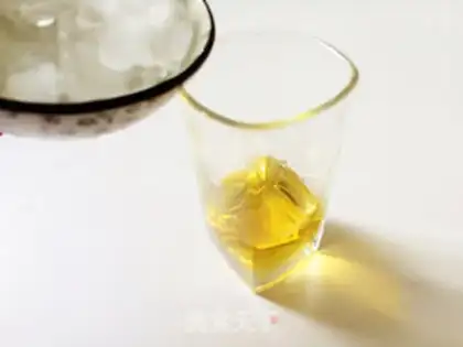 Make Sunshine Beach cocktail step 3