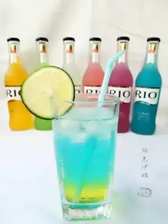 Make Sunshine Beach cocktail step 5