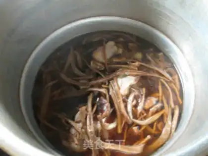 Make Tea mushroom chicken leg soup step 5