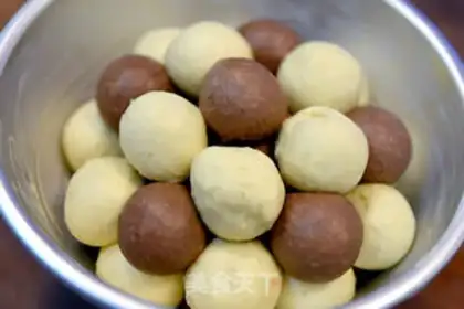 Make Brazilian football bread step 9