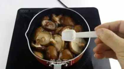 Make Detail the mushroom bag step 3