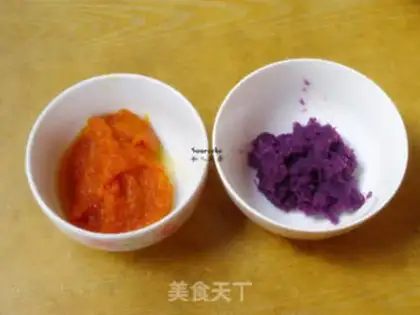 Make The colored rose bun step 0