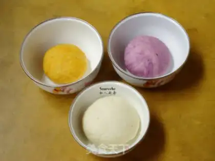 Make The colored rose bun step 1