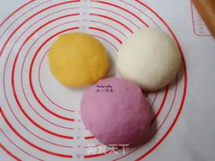 Make The colored rose bun step 3