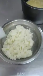 Make Colored ice lunar pie step 2
