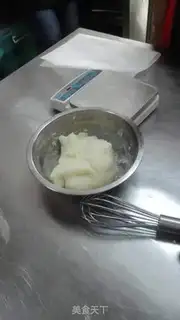 Make Colored ice lunar pie step 3