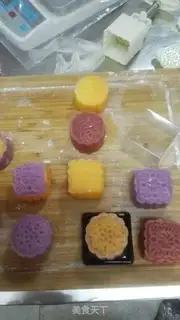Make Colored ice lunar pie step 5
