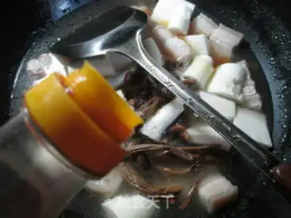 Make Tea mushrooms are burning with five flowers step 6