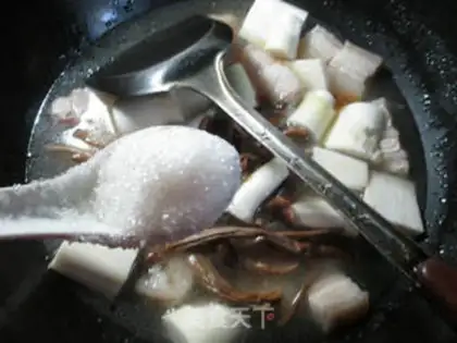 Make Tea mushrooms are burning with five flowers step 8