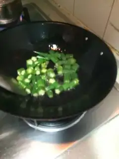 Make Autumn fried sea cucumber step 4