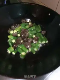 Make Autumn fried sea cucumber step 5