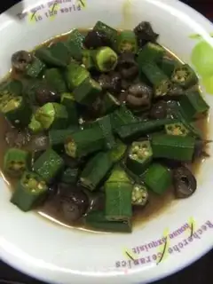 Make Autumn fried sea cucumber step 6