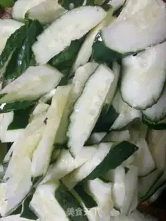 Make cucumber fried meat step 2
