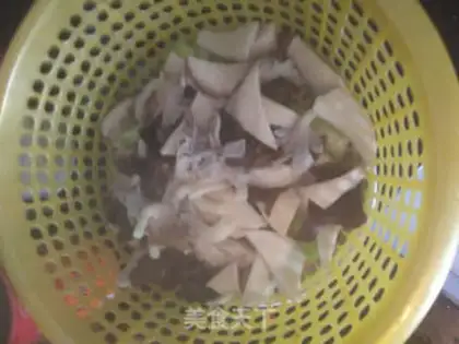 Make Three mushrooms of beef soup step 4