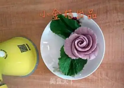 Make Rose rolls step 7