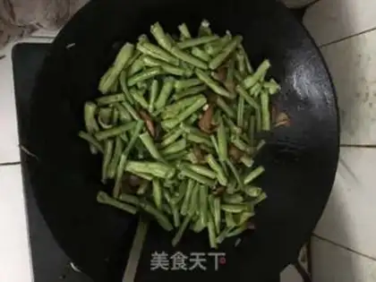 Make ♪ The beans, the meat, the noodles ♪ step 2