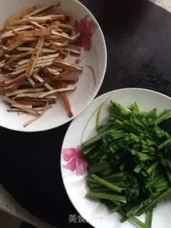 Make Scrambled sprouts step 0