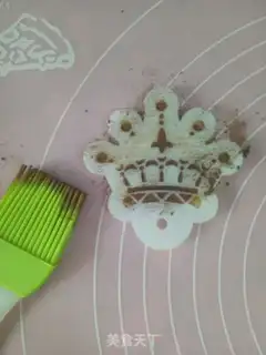 Make Crown cookies step 7