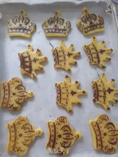 Make Crown cookies step 9