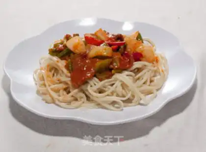 Make Red fruit tomato noodles step 3