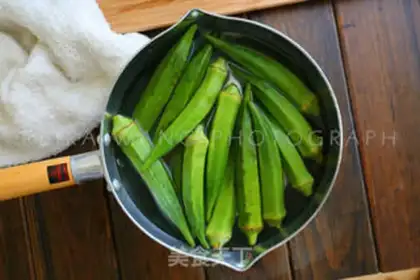 Make Onion pumpkins step 1