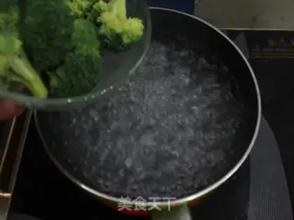 Make A little round of cheese step 1
