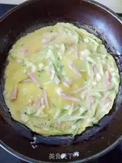 Make cucumber ham cake step 1
