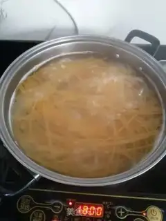 Make Spaghetti tomato sauce step 1