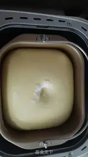 Make Chinese rose bread step 5