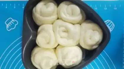 Make Chinese rose bread step 9