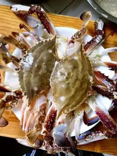 Make Homemade chili crabs step 0